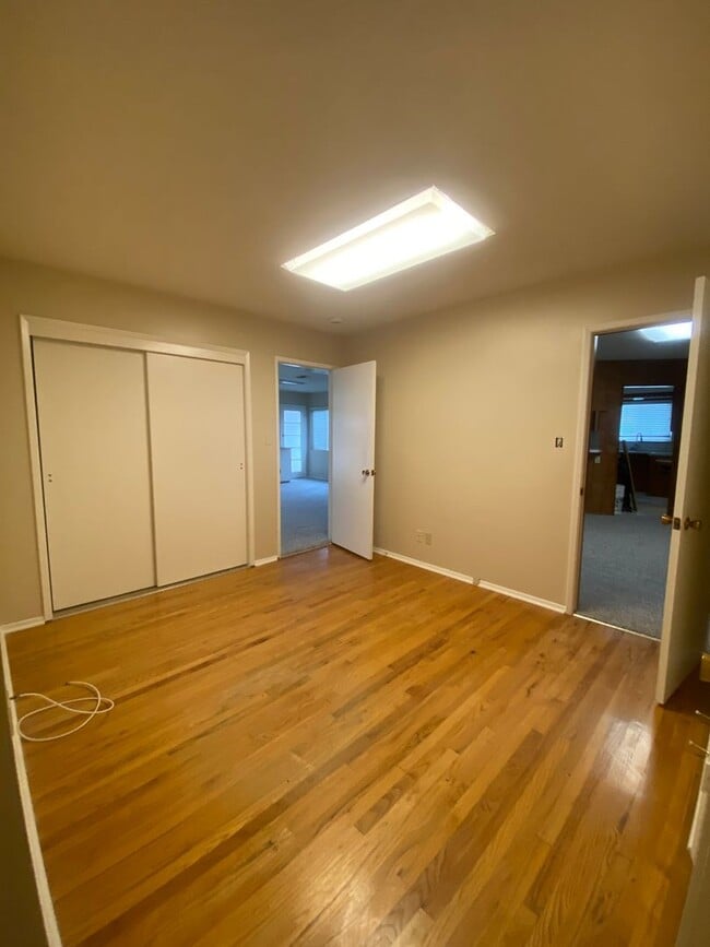 Building Photo - Pool Home in Orange for Lease