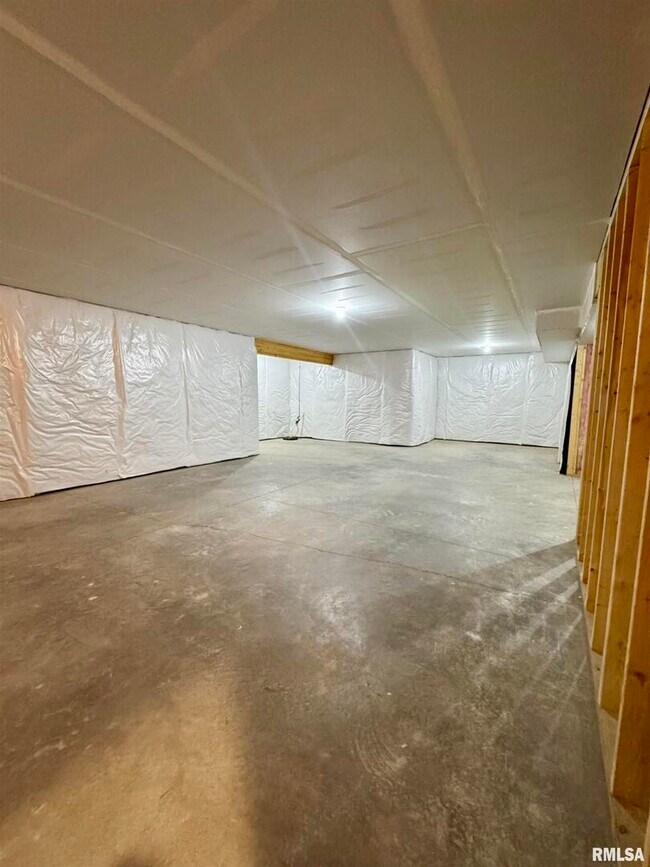 Building Photo - 706 Foret Mansur