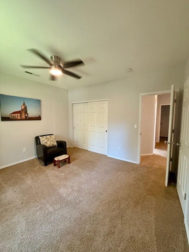 Building Photo - Charming Craftsman Home in SW Bend!