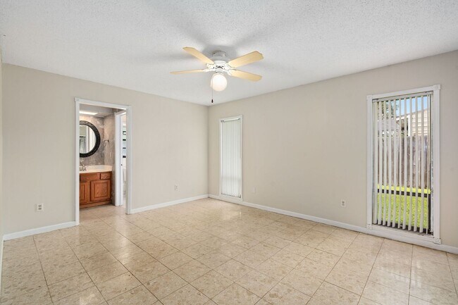 Building Photo - **Recently upgraded 4/2 pool home in Longw...