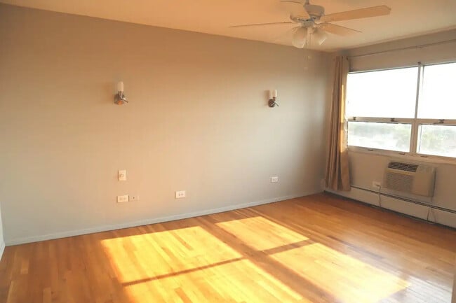 Building Photo - 9009 Golf Rd