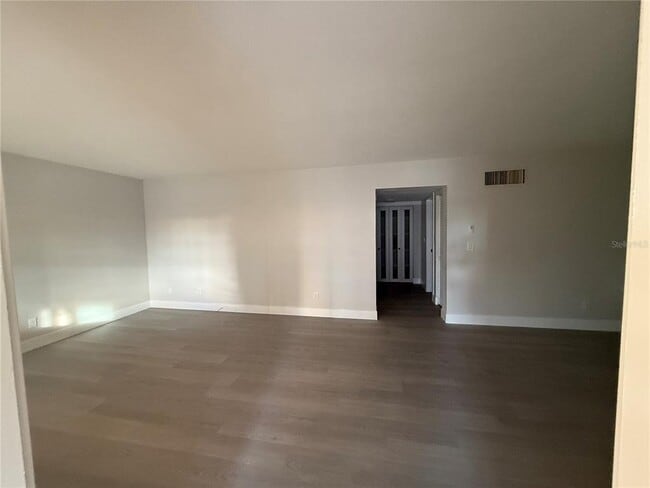 Building Photo - 4700 Cove Cir