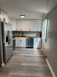 Building Photo - 402 Hanshue St