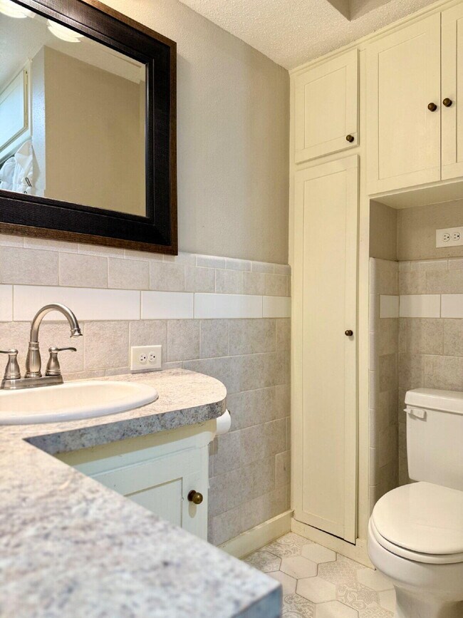 Building Photo - 3001 32nd St