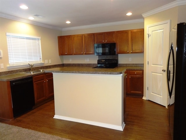 Building Photo - 604 Grassy Hill Road