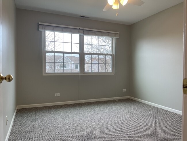 Building Photo - 930 Mesa Dr