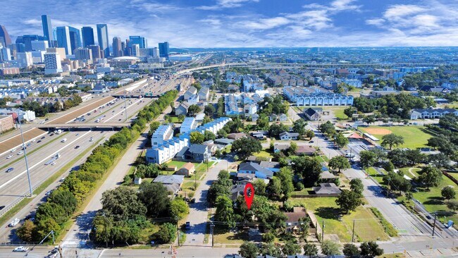 Primary Photo - 3119 St Emanuel St