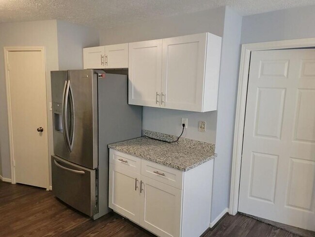 Building Photo - 9406 Walnut Glen Dr