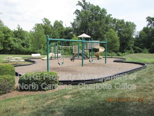 Building Photo - 18040 Delmas Dr