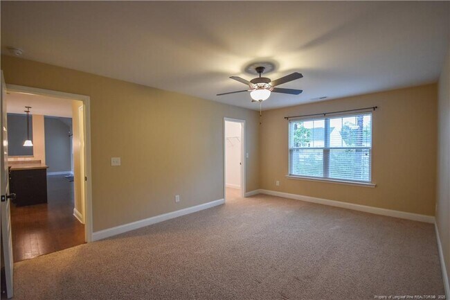 Building Photo - 124 Summer Creek Ln