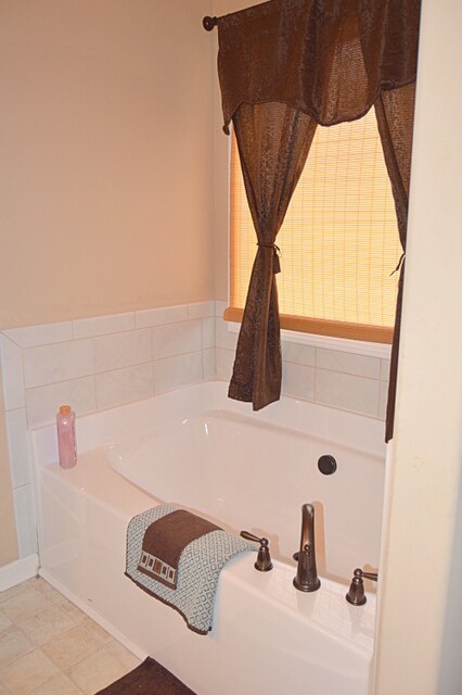 Building Photo - Pet Friendly Five Bedroom with Basement!