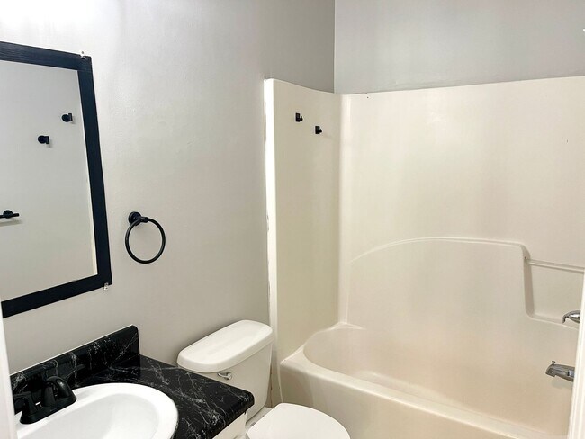 Building Photo - Welcome to this stunning 3-bedroom, 3-bathroom townhome located in the vibrant city of Atlanta, GA.