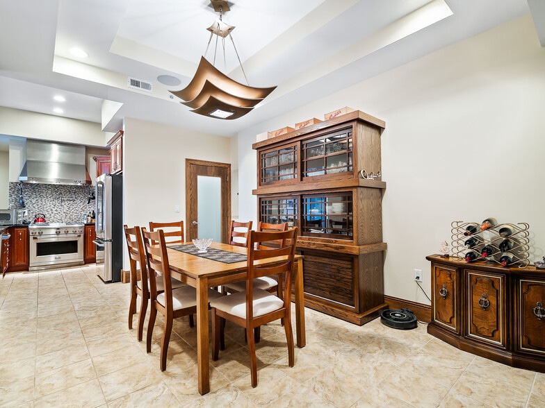 Building Photo - 140 Public Sq