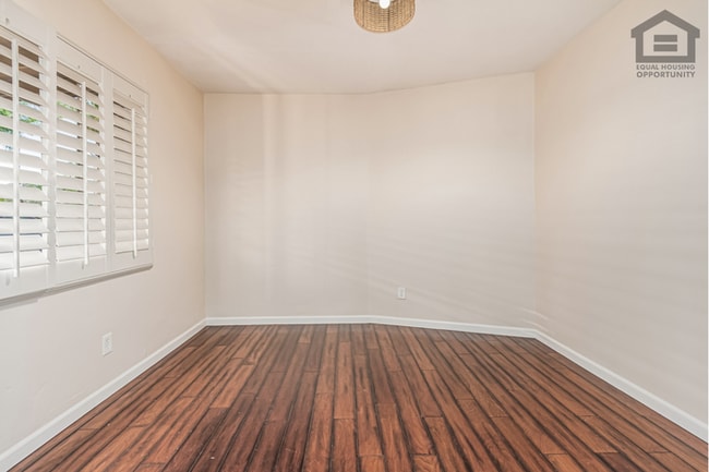 Building Photo - 3Bed/3Bath House at Thomas/7th Ave! Ready for Immediate Move-In! -- NO HOA! FULLY REMODELED!