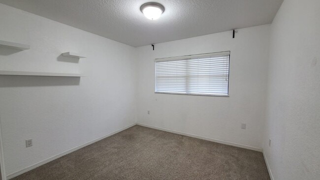 Building Photo - 399 Barberry Ln