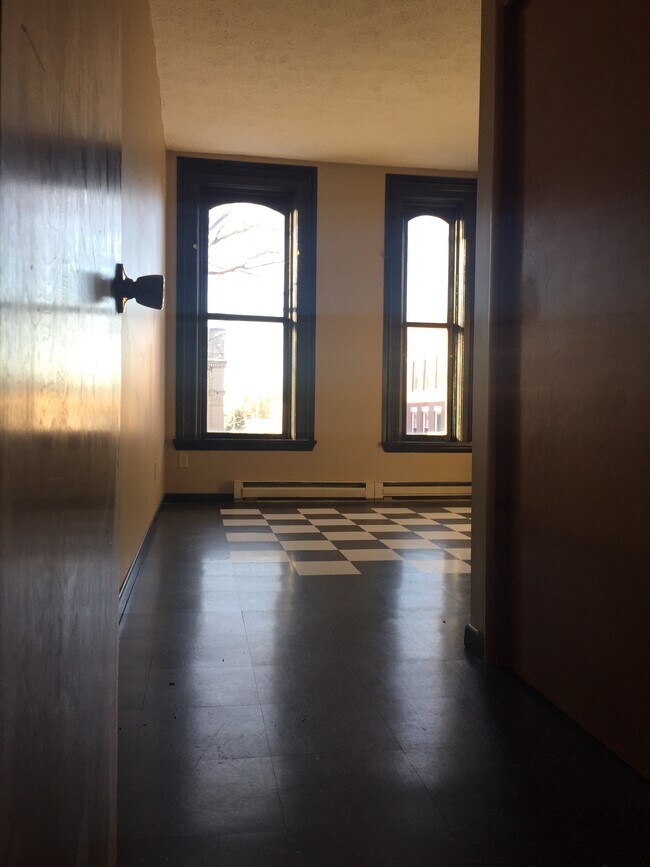 Building Photo - 57 Main St S