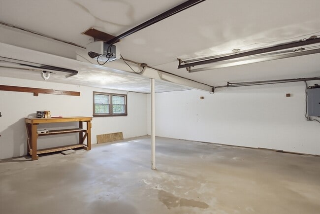 Building Photo - 37 Woodbury Rd