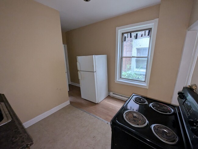 Building Photo - 150 N Yewdall St