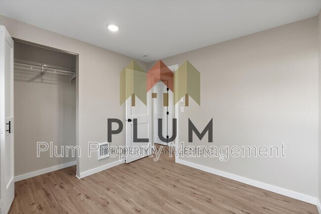 Building Photo - 705 Cleveland St