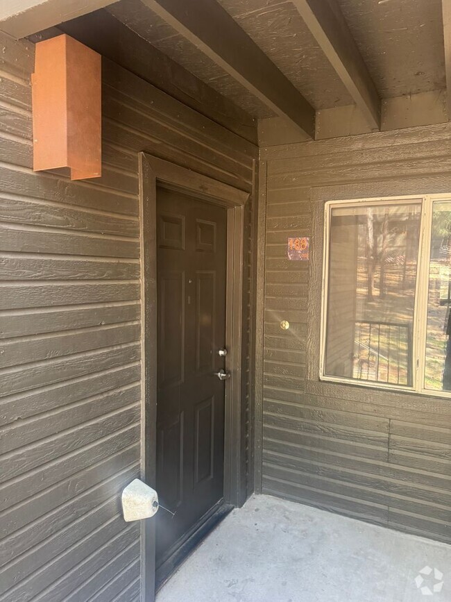 Building Photo - 2 bedroom Arbors unit AVAILABLE NOW!