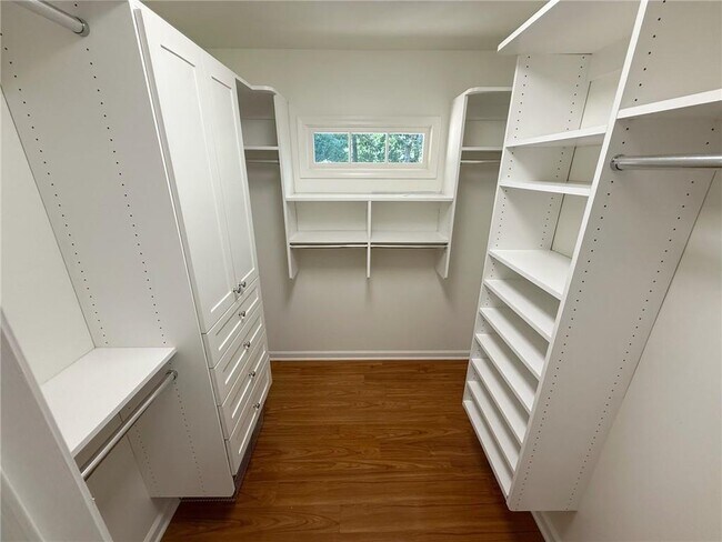 Building Photo - 305 Pilgrimage Point