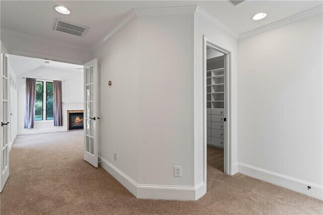 Building Photo - 1249 McLendon Dr