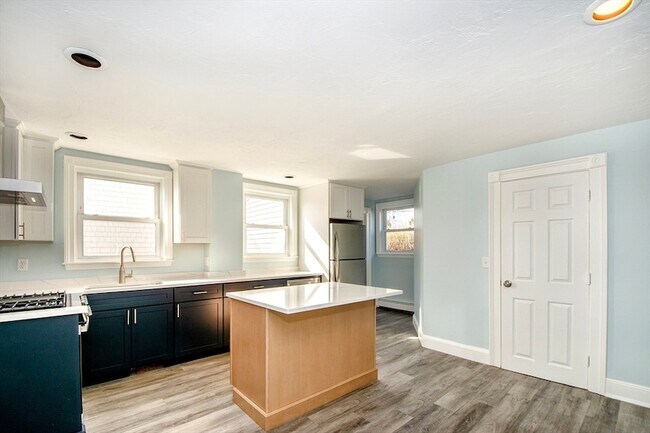 Building Photo - 7 Whitehead Ave