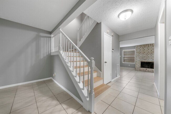 Building Photo - 11610 S Kirkwood Rd