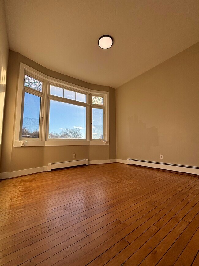 Building Photo - 408 Central St