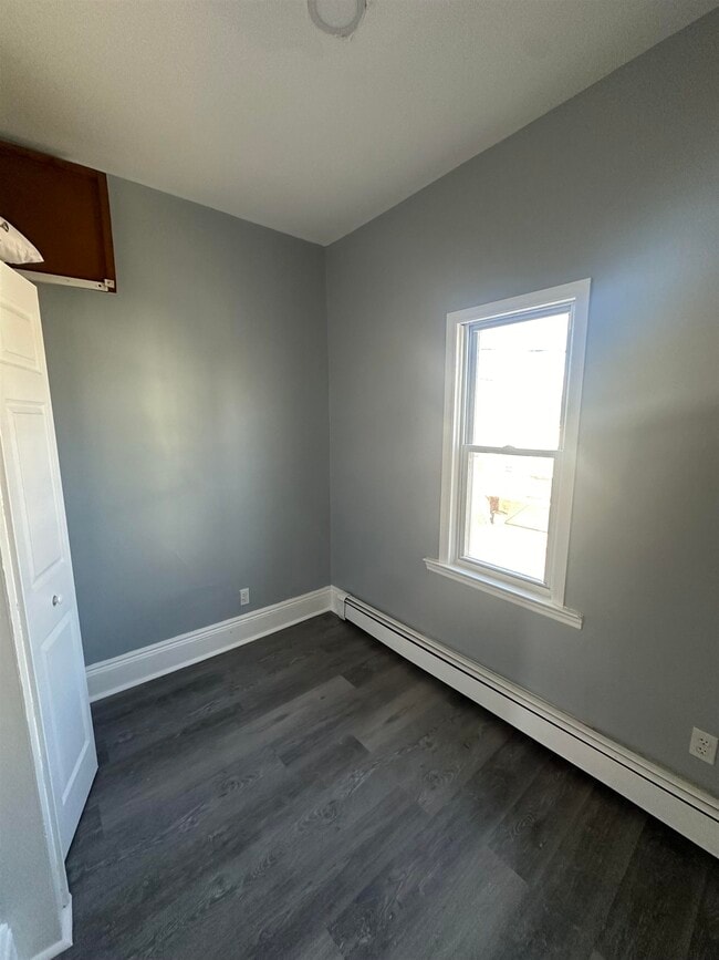 Building Photo - 313 Pearsall Ave