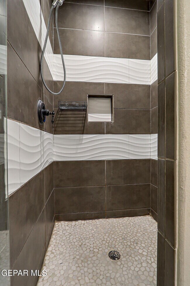 Building Photo - 14805 Holly Springs