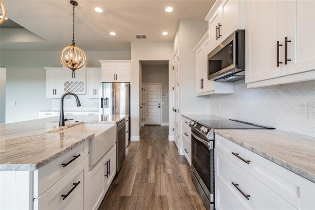 Building Photo - 6753 Bentridge Dr