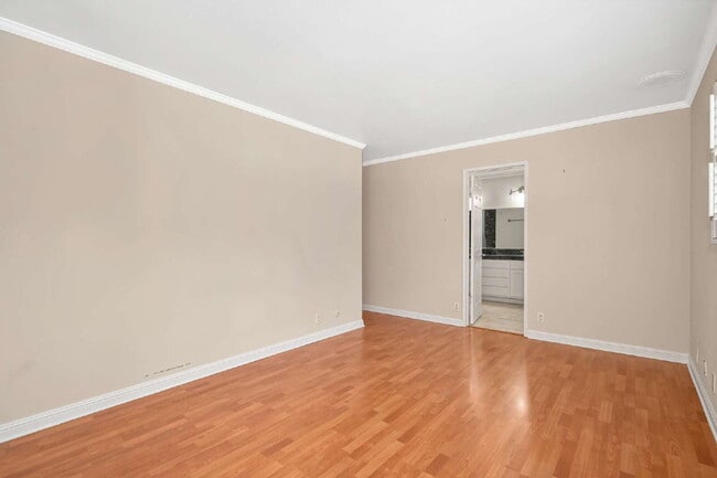Building Photo - Fabulous condominium home on 6th Fairway of El Macero Country Club.