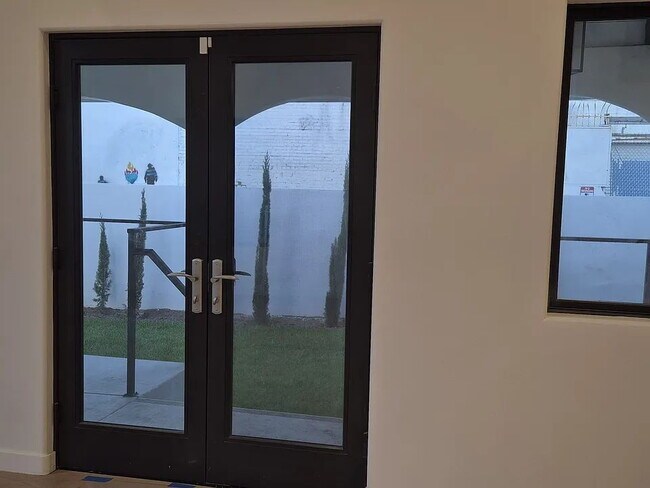 Building Photo - NO MIN CREDIT SCORE REQUIRED, BK OKAY, PAST EVICTION OKAY!, BACKGROUND FRIENDLY. Apply at "The Re...