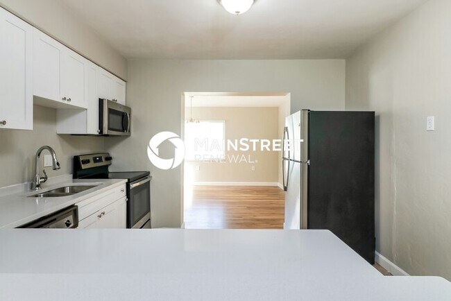 Building Photo - 3 Bedroom Pet-Friendly Home in St. Petersburg, FL with Main Street Renewal