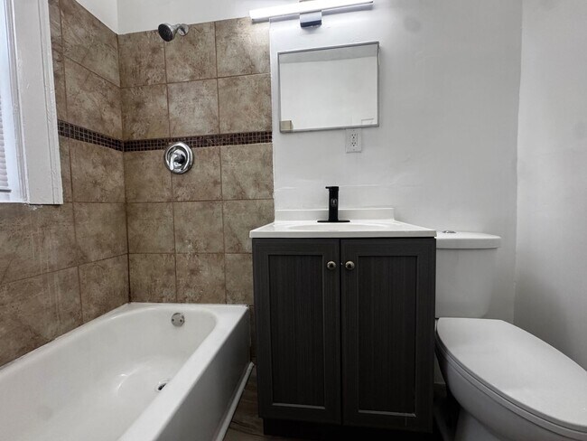 Building Photo - 395 E 152nd St