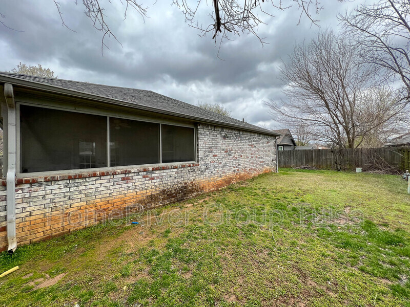 Building Photo - 9008 E 87th St