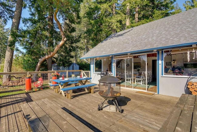 Building Photo - 50 E Treasure Island Dr