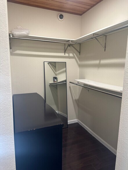 Building Photo - 35 Peacock Cir