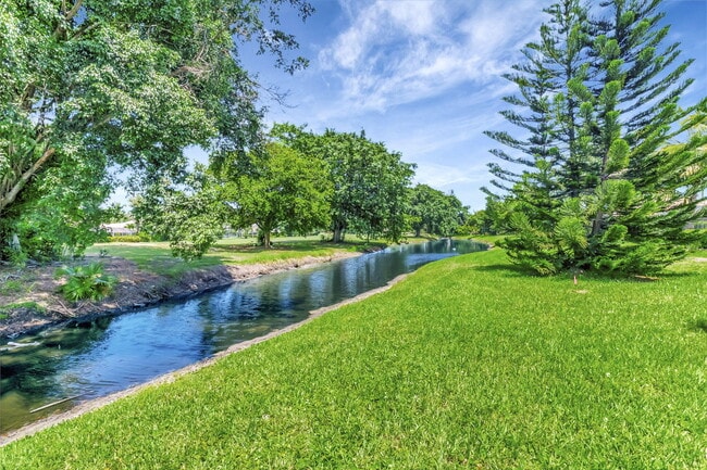 Building Photo - 10099 Canoe Brook Cir