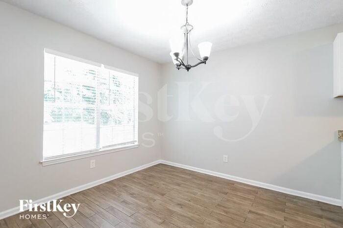 Building Photo - 1417 Oak Knoll Dr NE