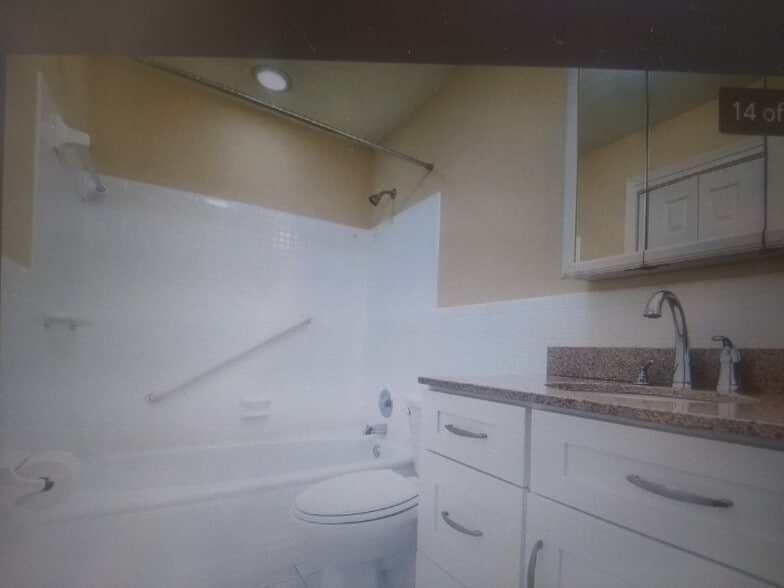 MASTER BATHROOM - 208 Danube Ave