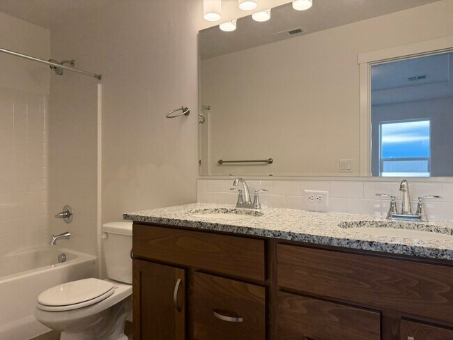 Building Photo - 10113 Longtail Dr