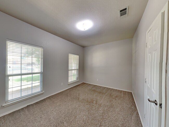 Building Photo - Cozy Home in Summer Creek Ranch! This is a...