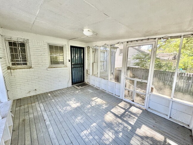 Building Photo - 163 S Fenwick Rd