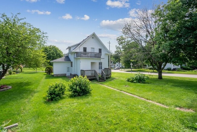 Primary Photo - 1721 Clay St