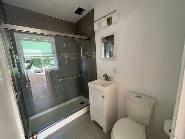 Building Photo - 3538 State St