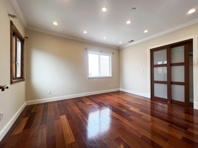 Building Photo - 19 Rosewood Dr