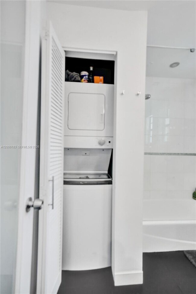 Building Photo - 815 Euclid Ave