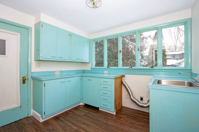 Building Photo - Two bedroom single-family home